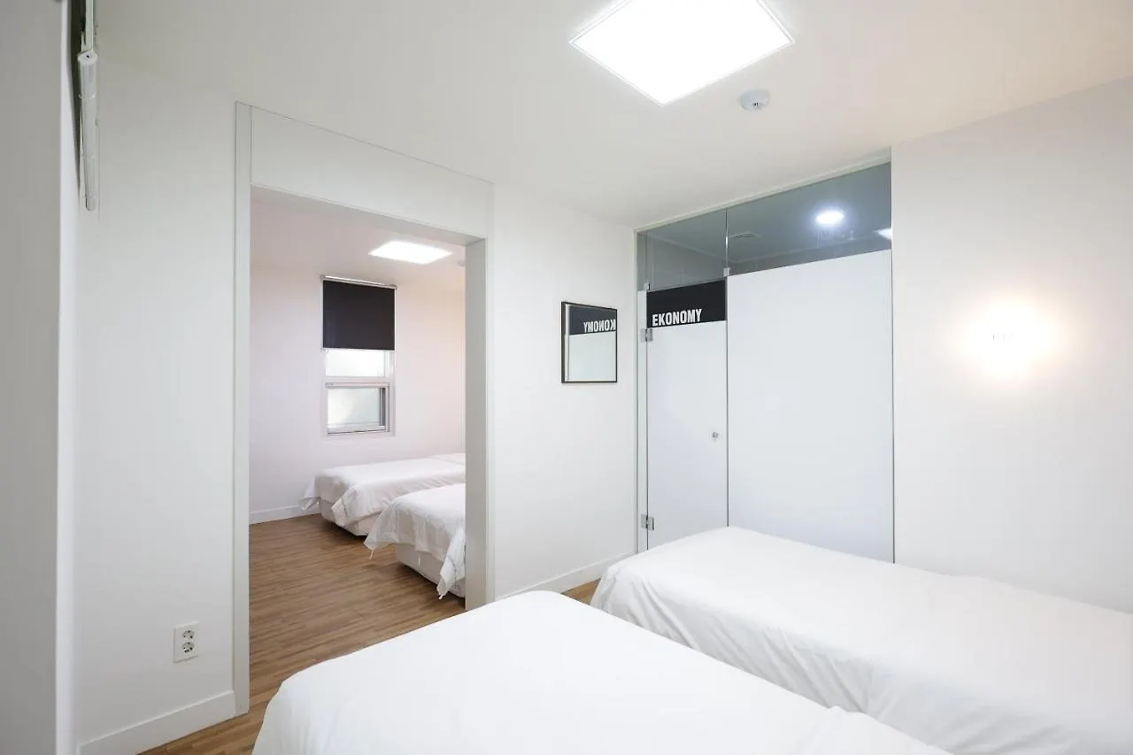 Ekonomy Haeundae Hostel Busan 0*,  Südkorea