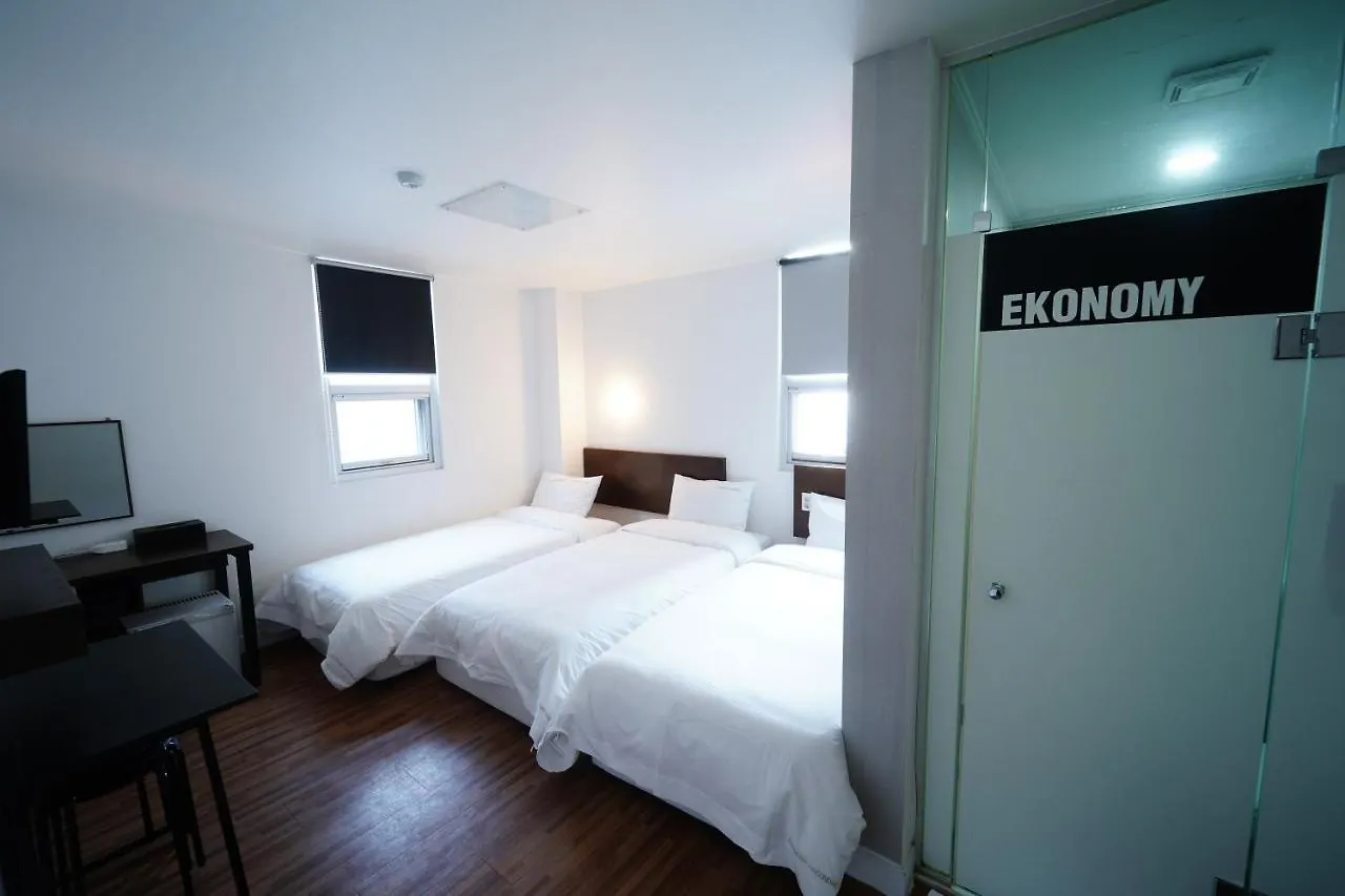 Ekonomy Haeundae Hostel Busan
