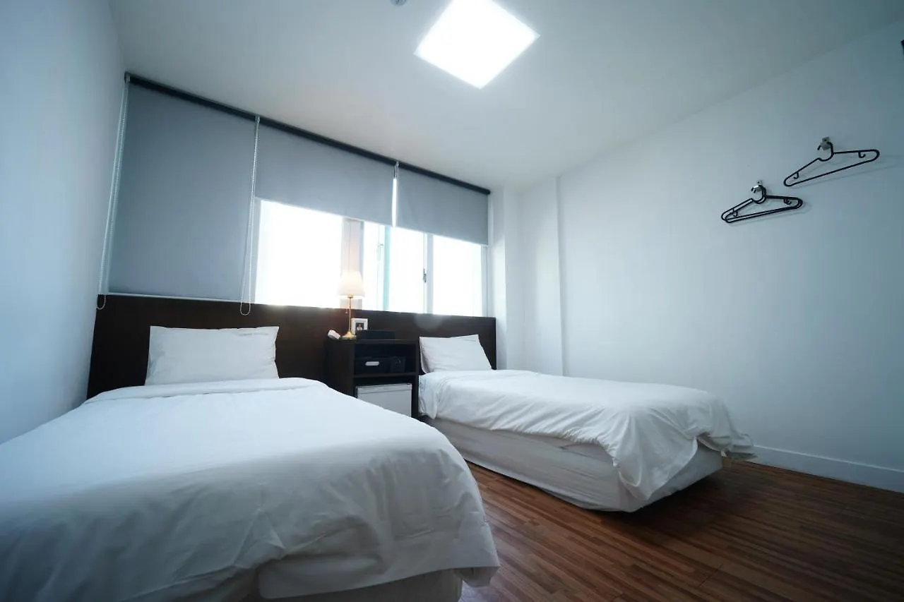 Ekonomy Haeundae Hostel Busan