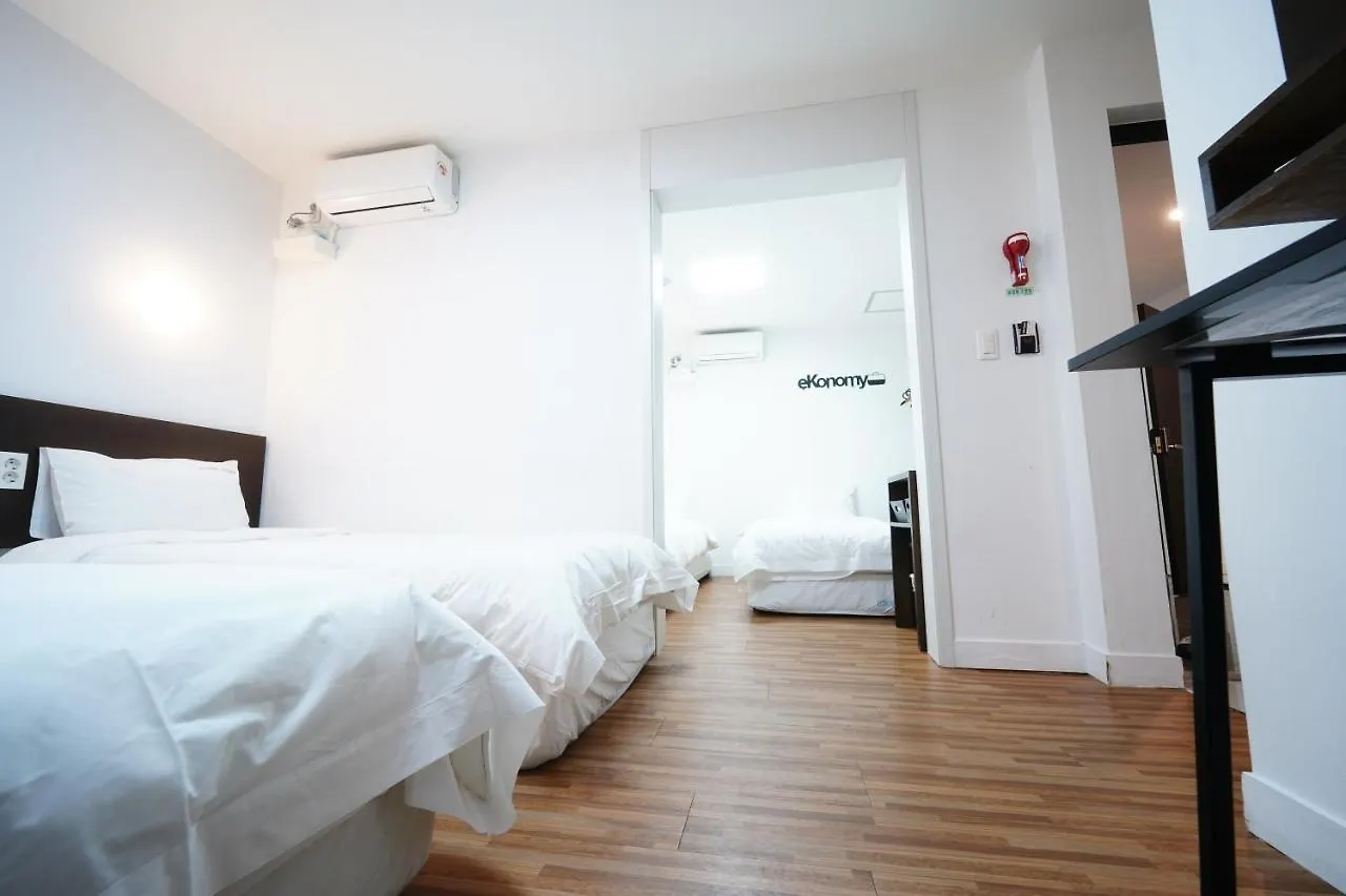 Ekonomy Haeundae Hostel Busan